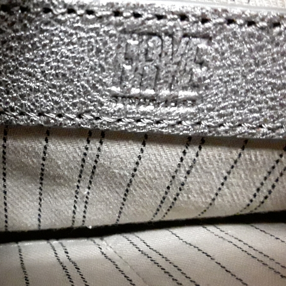 Crossbody - Picture 6 of 8